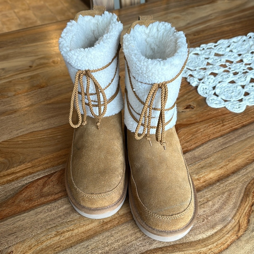 UGG CHESTNUT Koolaburra Women's Michon Short Fashion Boots size 9 EUC!